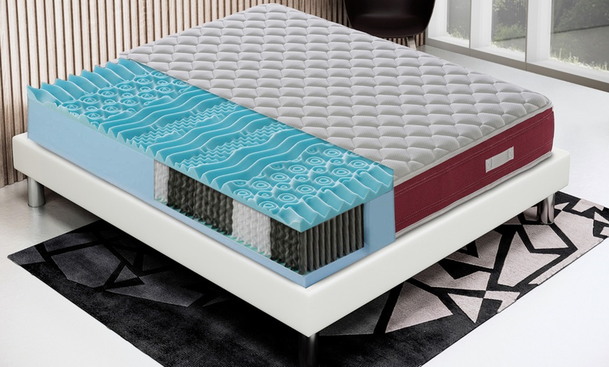 Image 2: Matelas à mémoire et ressorts orthopédiques en gel Materassi e Doghe