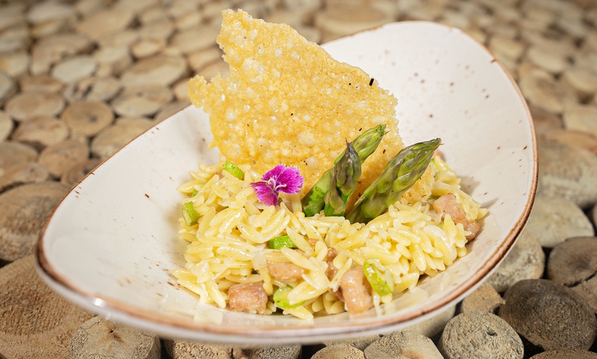 Image 8: Cena y espectáculo para 2, 4 o 6 personas