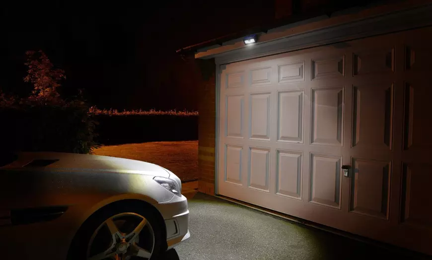Image 3: Wireless Solar Security Light