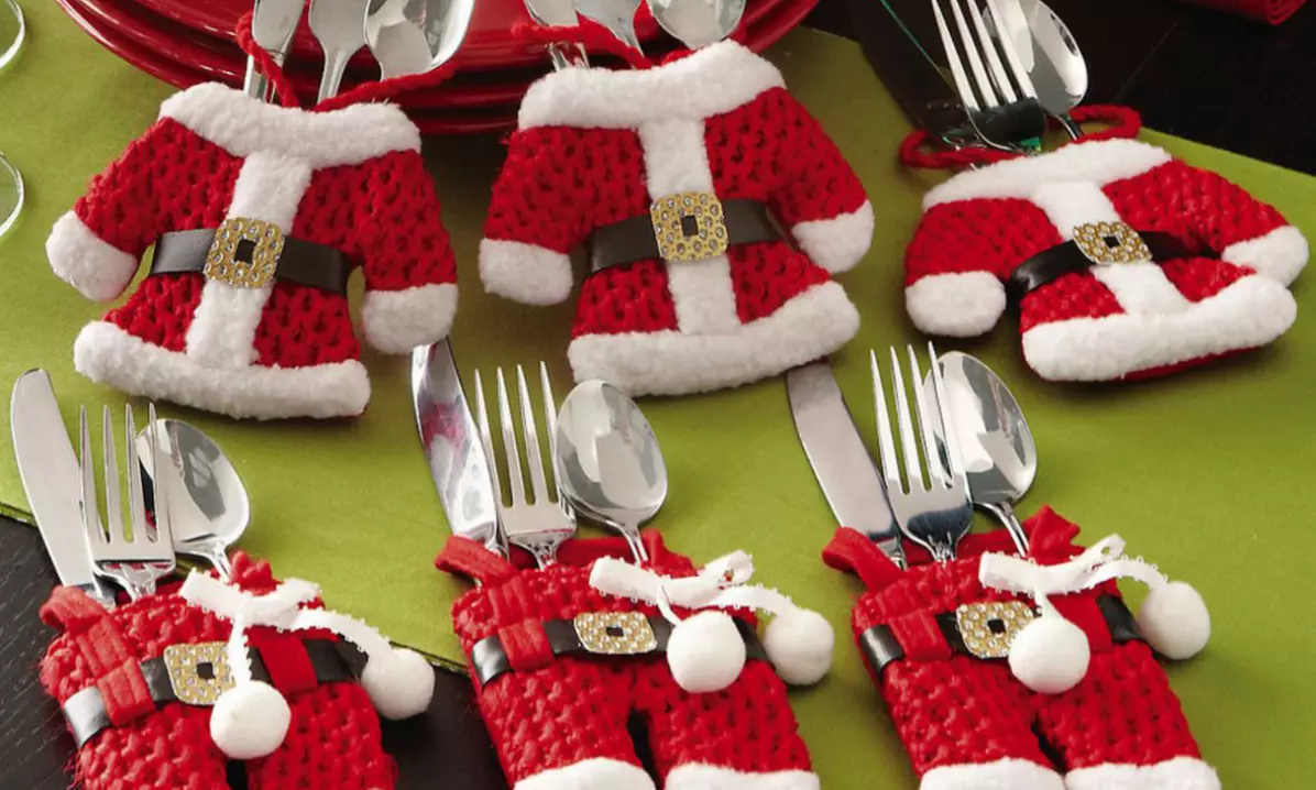 1, 2, 4 ou 5 lots de 3 ensembles de portes-couverts avec chemises et pantalons du Père Noël - Primary Image