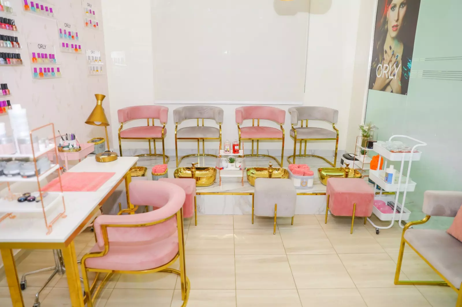 Get Facial Services With Scrub, Mask and Serum For Glowing Skin