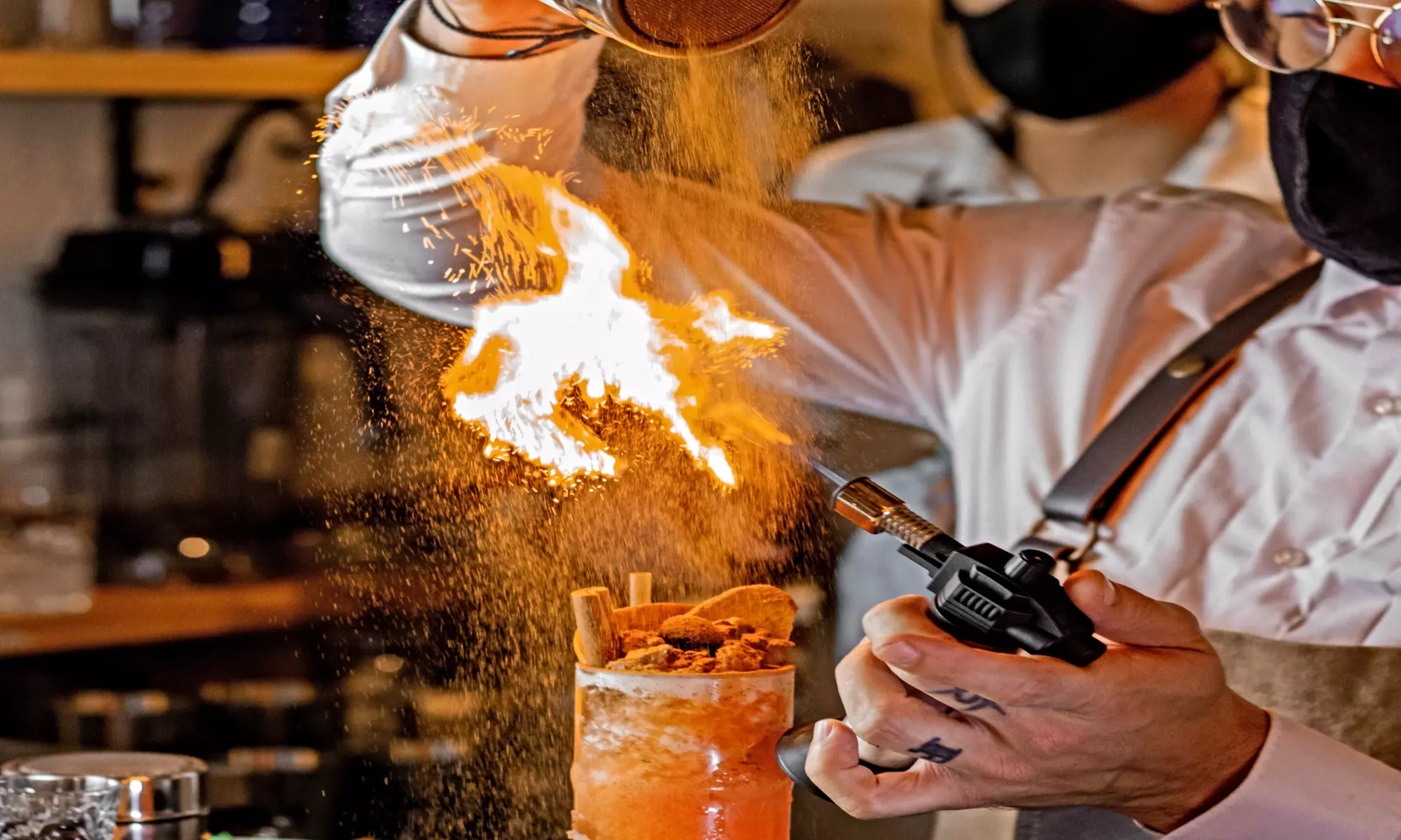 Menú mexicano para 2 o 4 personas con platos, bebidas y cócteles