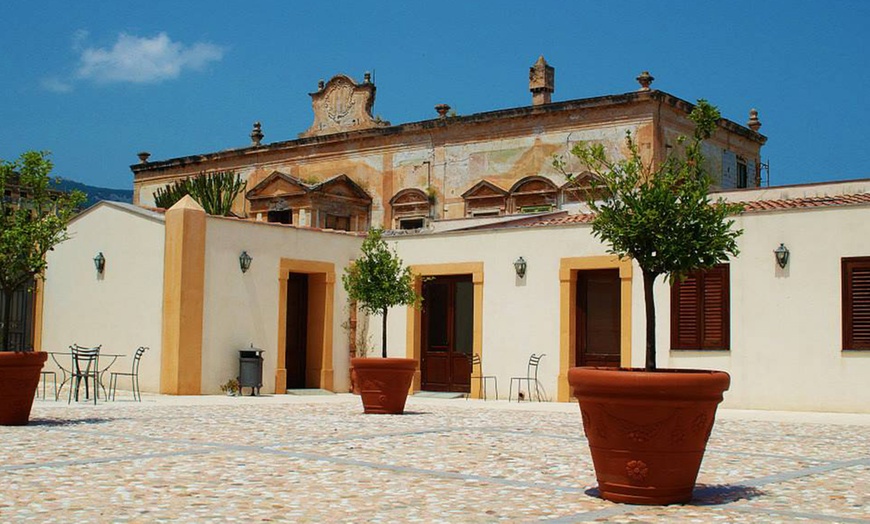 Image 2: Palermo: Double Room with Breakfast