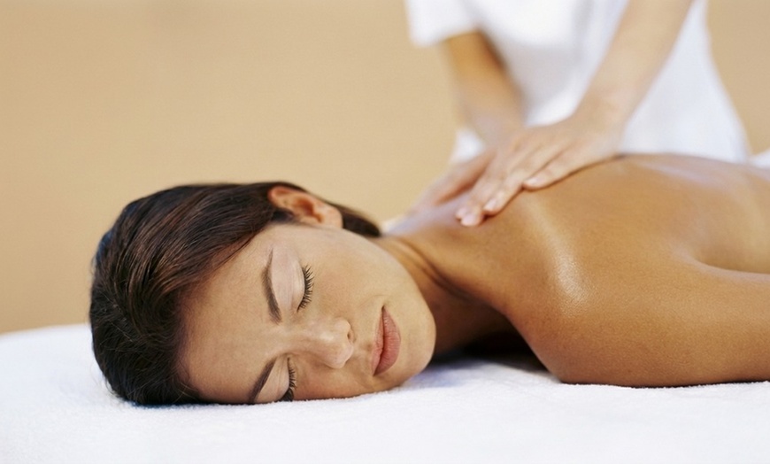Image 2: Oriental Body Massage with Hot Stones and Aromatherapy for One or Two