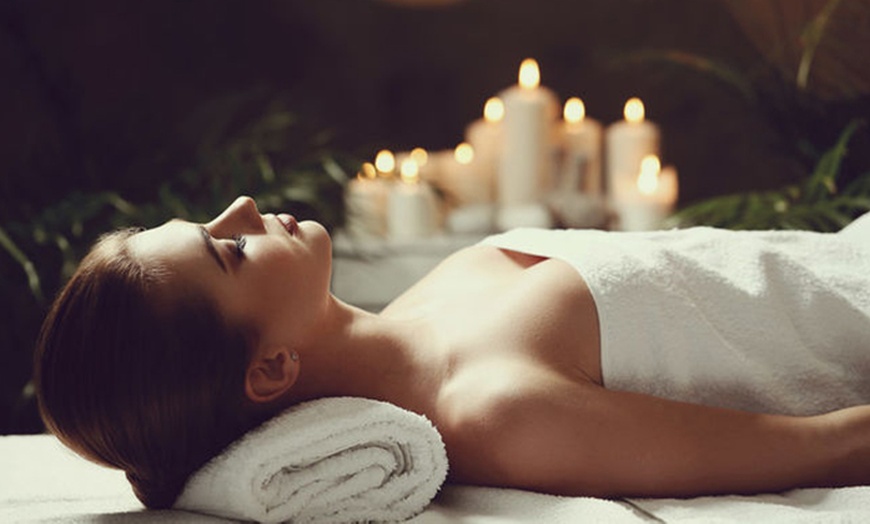 Image 3: 4* Two-Treatment Spa Package