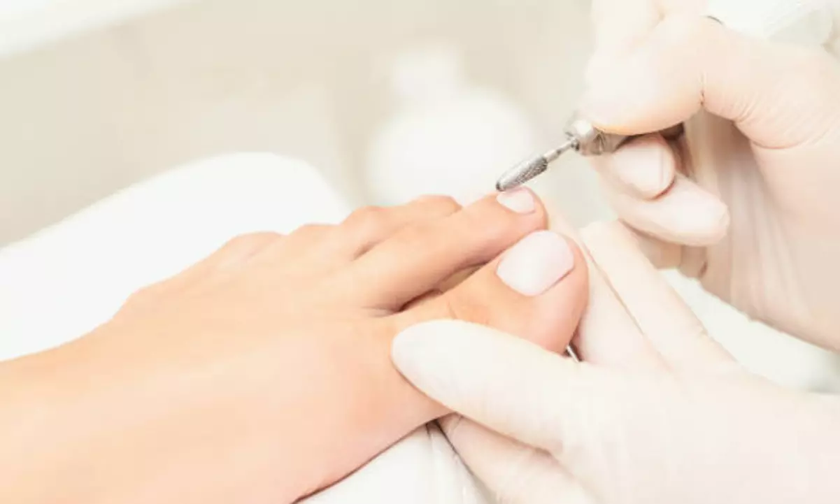 Manicura, pedicura o ambas a elegir entre clásica o prémium para 1