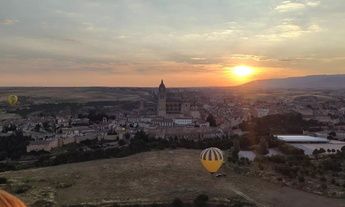 Vuelo en globo al amanecer para 1 o 2 personas con picnic y brindis