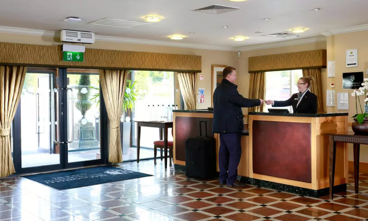 Shropshire: Stay for 2 with Breakfast, Prosecco & Spa Treatments