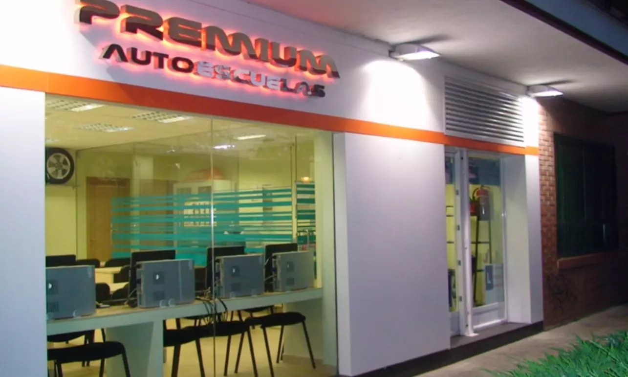 Curso para carnet de conducir B con prácticas en Autoescuela Premium