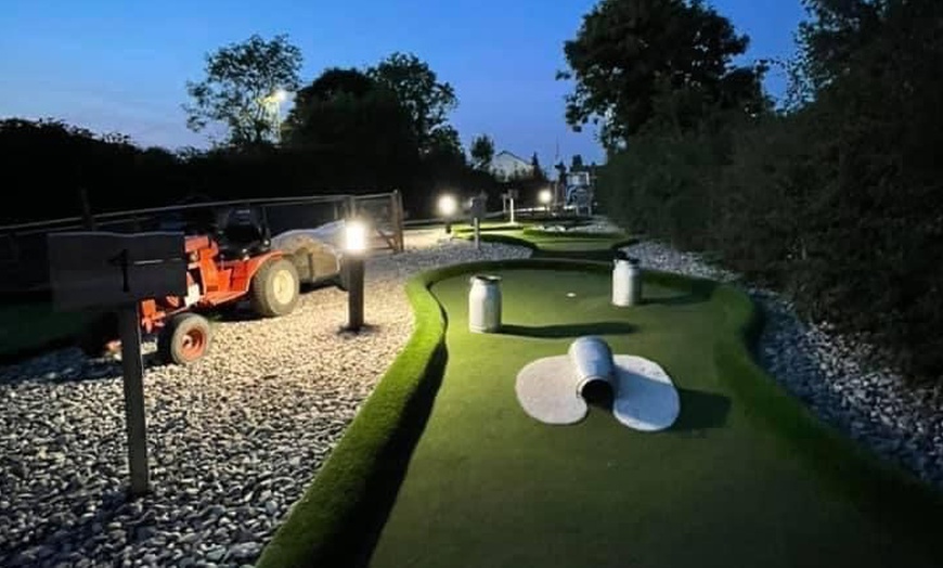 Image 5: Mini Adventure Golf