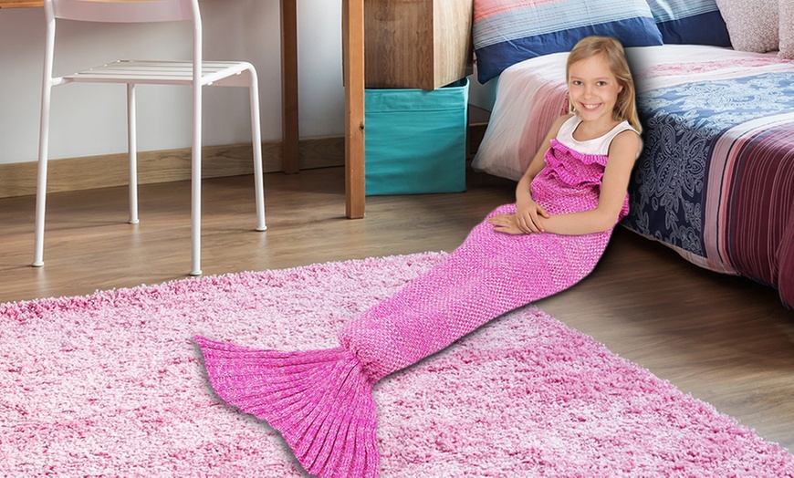 Image 1: Kids' Mermaid Tail Blanket