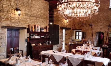 Menu con vino e visita al castello per 2 persone al Ristorante del Castello Carpineti (sconto fino a 61%)