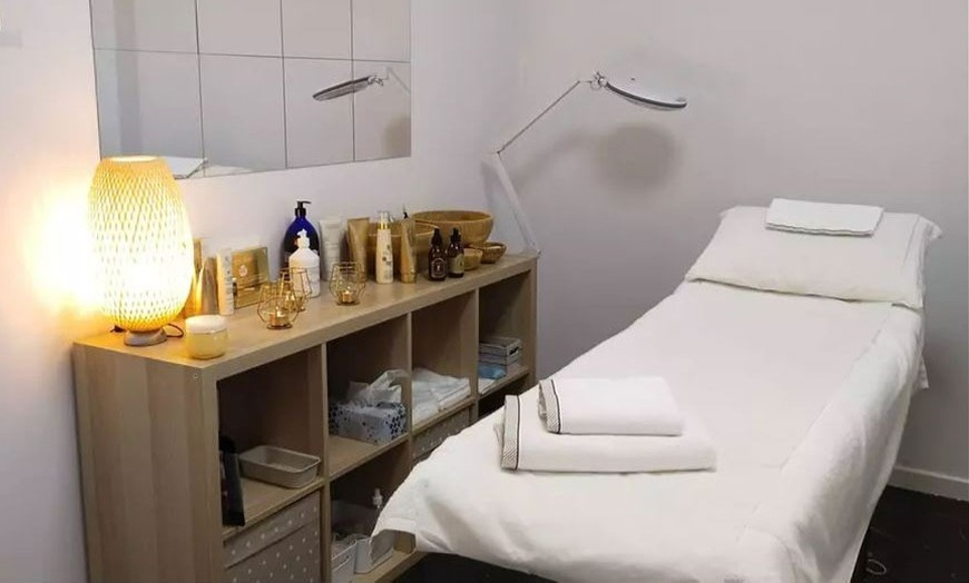 Image 2: Higiene o ritual de rejuvenecimiento facial en Lunnails Las Rozas