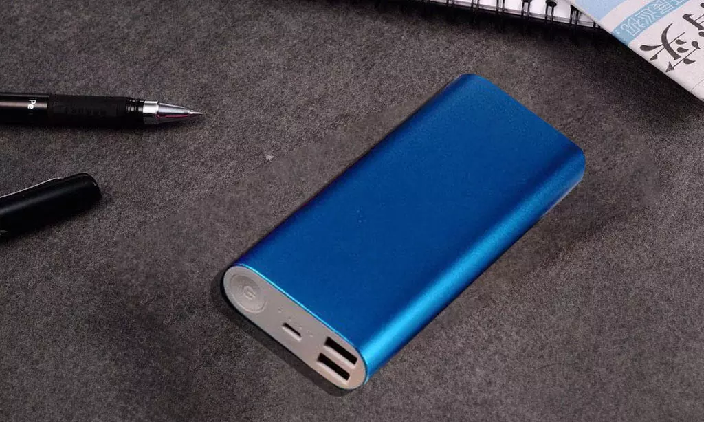 Aluminium-Powerbank 16.000 mAh mit 2 USB-Steckplätzen inkl. Versand - Second Medium