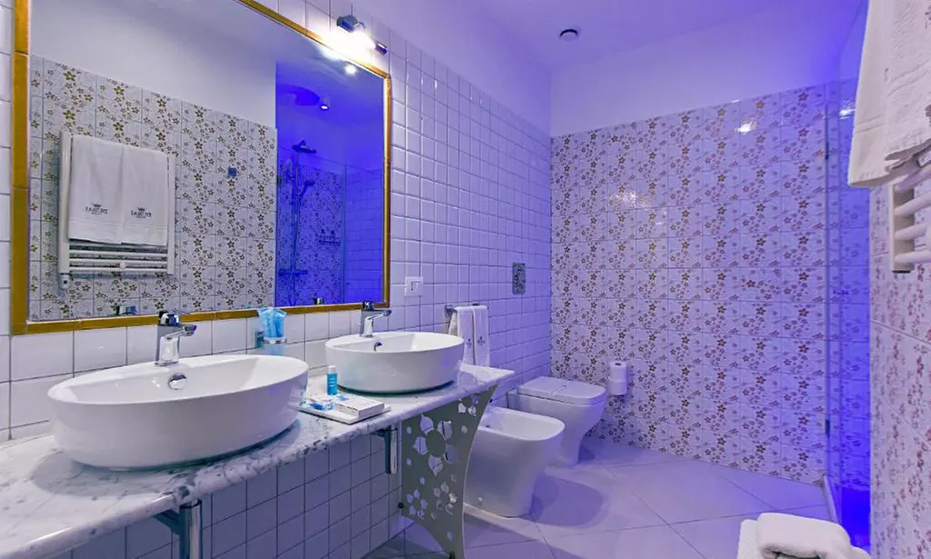 Napoli 5*: camera doppia con mezza pensione e Spa per 2 persone