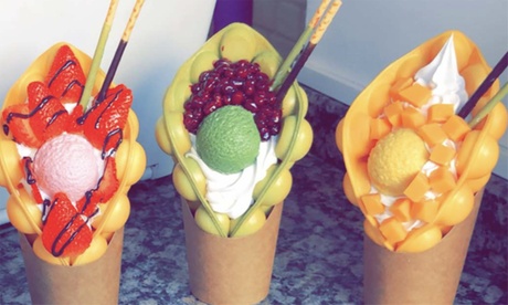 Bubble waffle ou crêpe avec 4 ingrédients et 1 milk-shake pour 2 ou 4 personnes dès 19,90 € chez Maxi Crêpe
