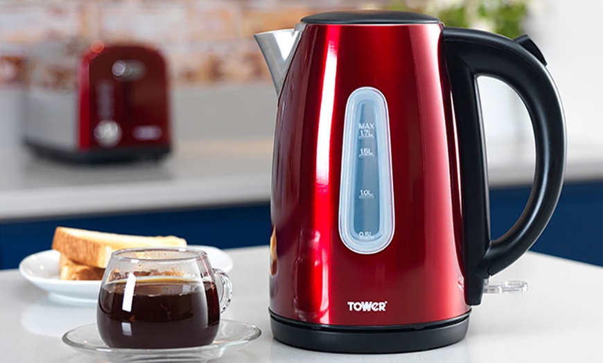 Image 10: Tower Kettle and Four-Slice Toaster