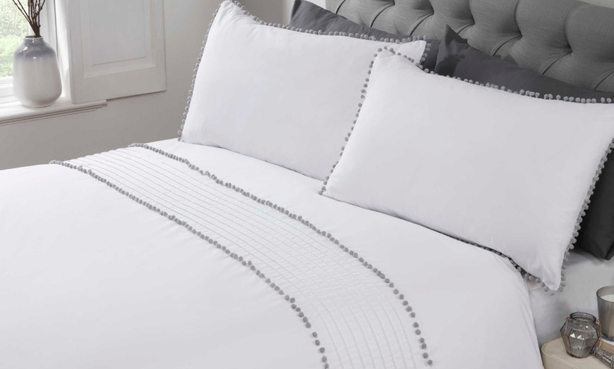 Image 3: Pom Pom Duvet Set