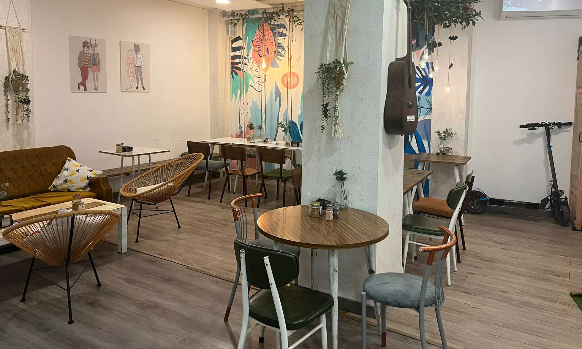 Menú de brunch para 2 o 4 con bebidas, yogur, croissant, tostada y más