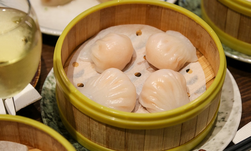 Image 5: Dumpling Basket with Wine for Two