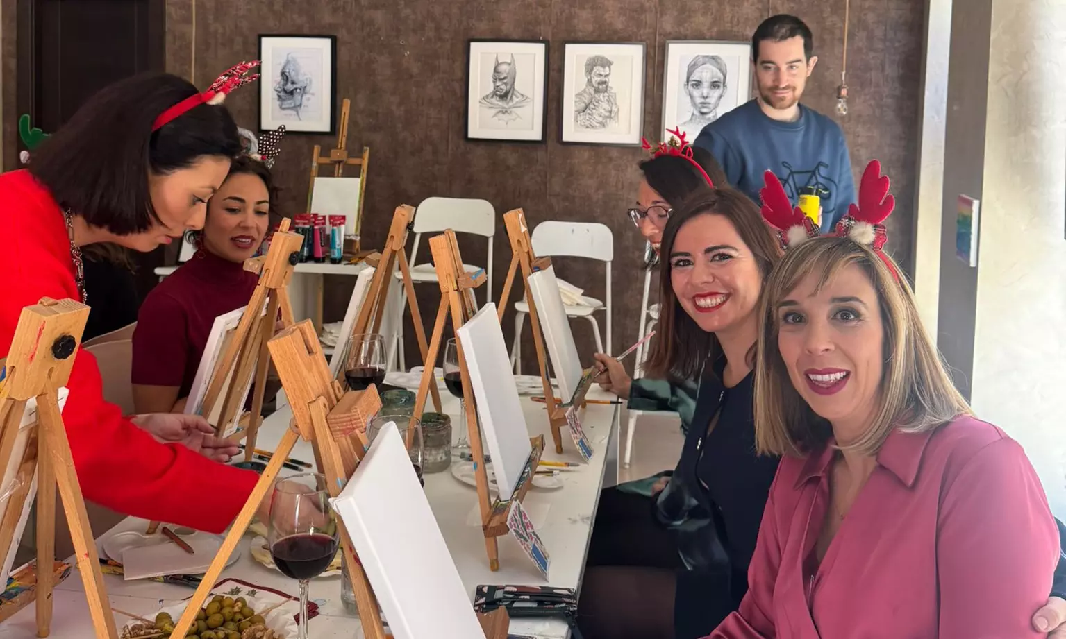 Taller de Pintura neón con vino para 1 o 2 personas