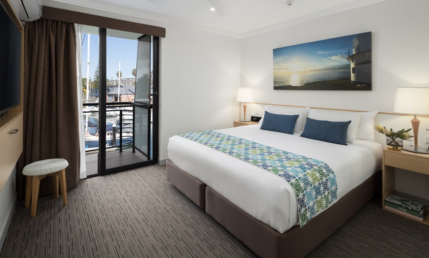 Image 5: 4* Port Macquarie: Standard Room or Suite with Breakfast, Wine, & More