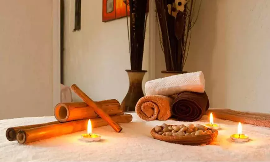 Masaje hindú individual o en pareja en rostro, cuello y hombros