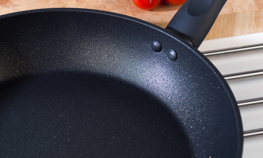 Image 9: Non-Stick Diamond Frying Pan