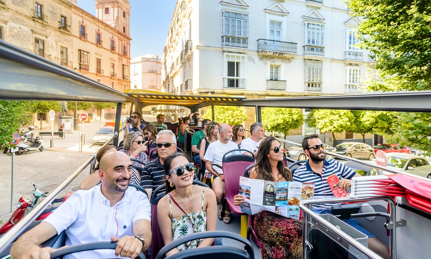 Image 3: Ticket de 2 días para bus turístico por Cádiz para 1 niño o adulto