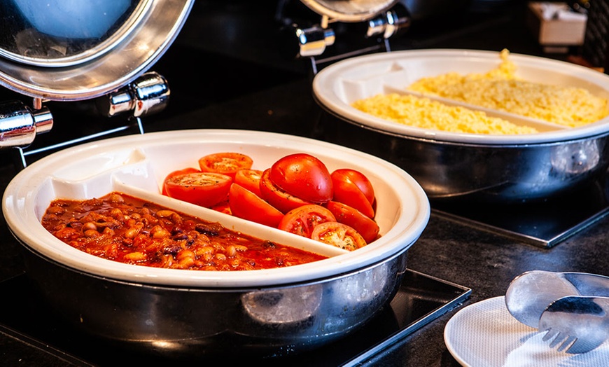 Image 8: Buffet Breakfast with Drinks