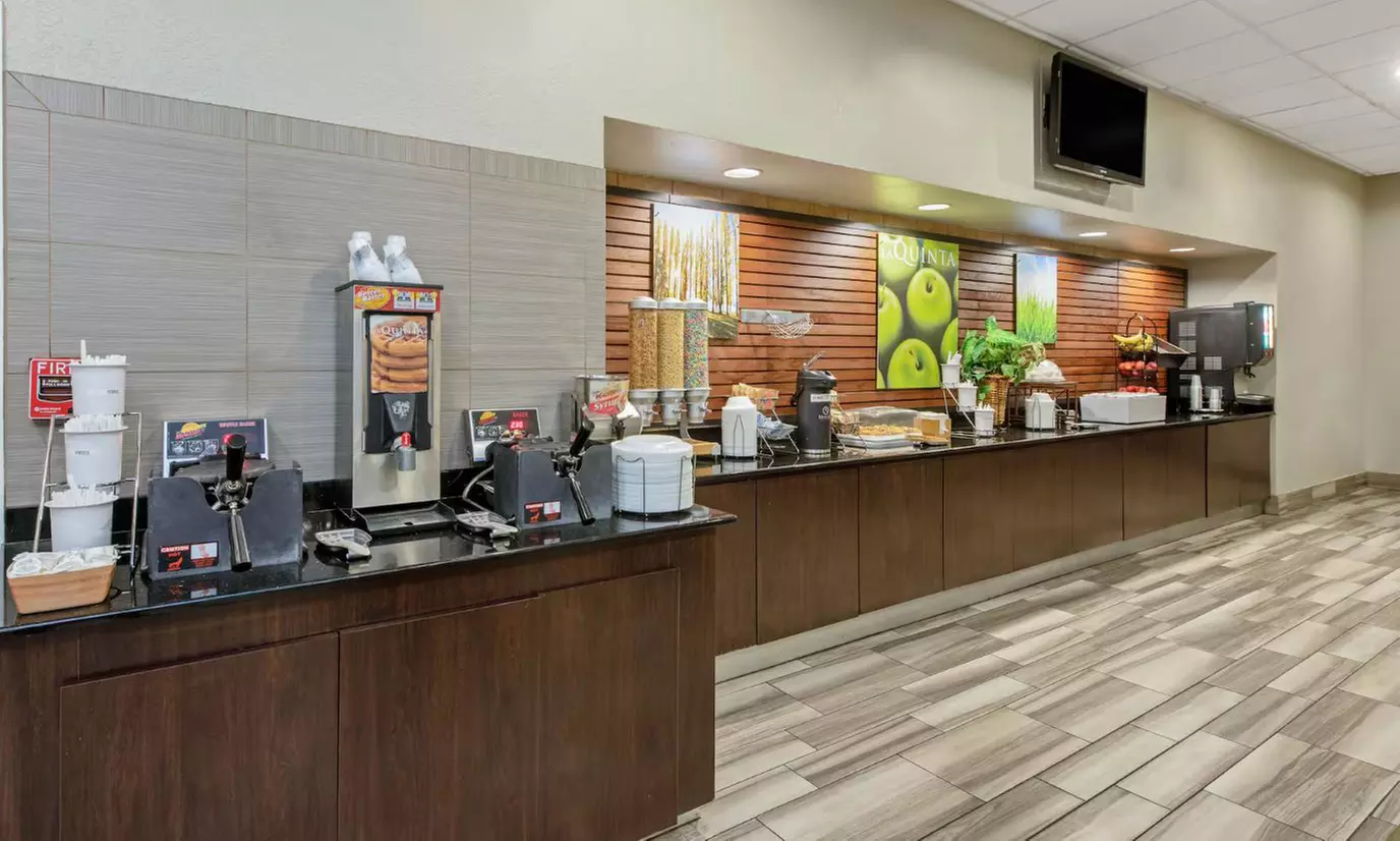 Modern hotel in Kenner, LA: Southern Hospitality and Convenience