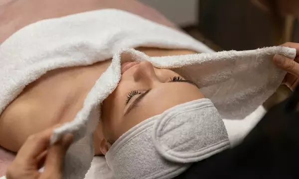 Gezichtsbehandeling deep cleansing van 60 minuten