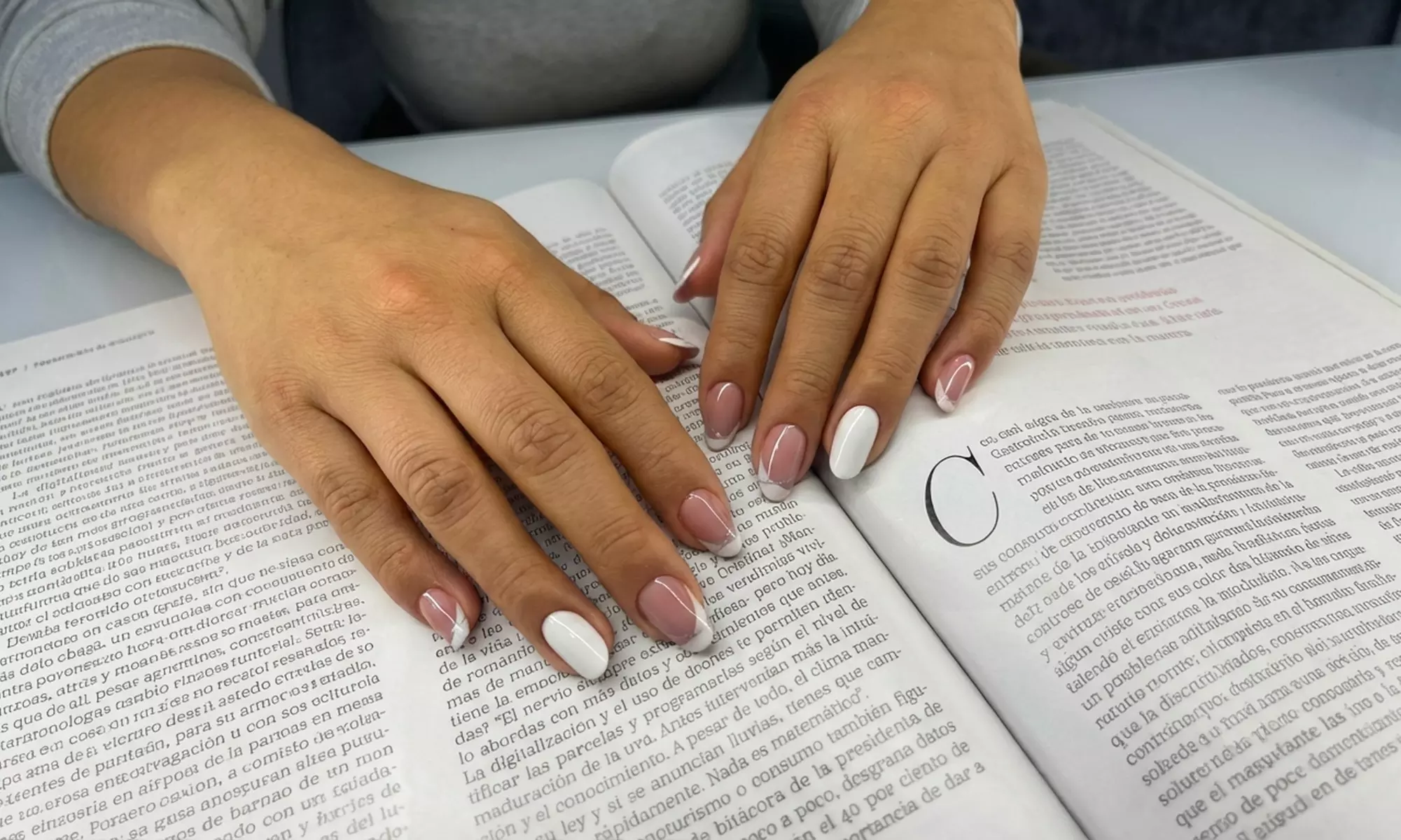 Manicura y/o pedicura con opción a puesta de uñas con gel o acrílico