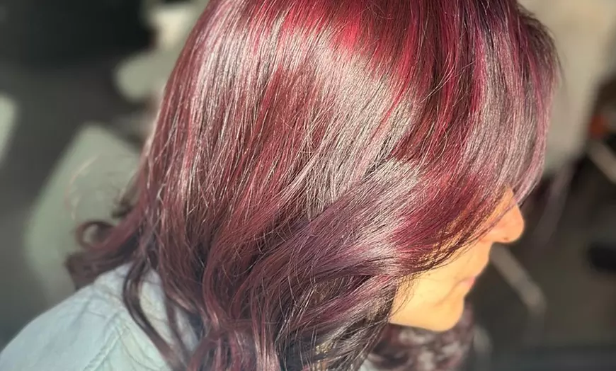 Image 3: Sesión de peluquería con masaje, corte y tratamientos extra a elegir