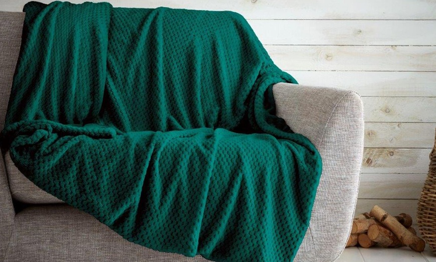 Image 4: Honeycomb Blanket