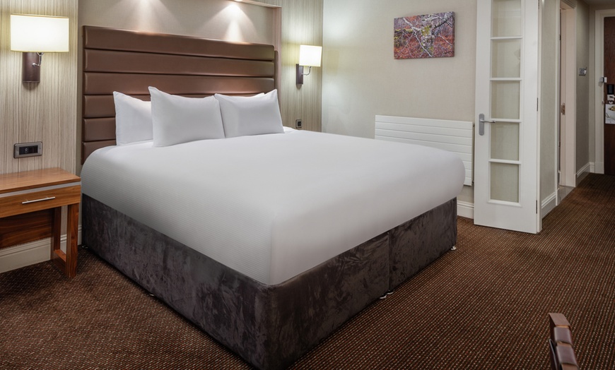 Image 2: QHotels Glasgow: Classic Double Room w/ Breakfast and Dinner Credit