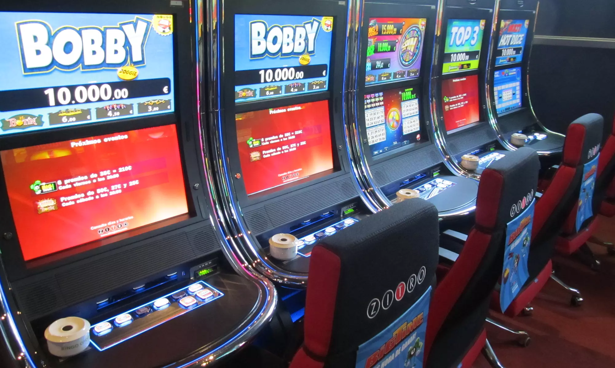 Diversión y comilona: menú de pizza con refrescos o botellines de cerveza y 2 rascas para 2 personas en Bingo Oporto - Second Medium