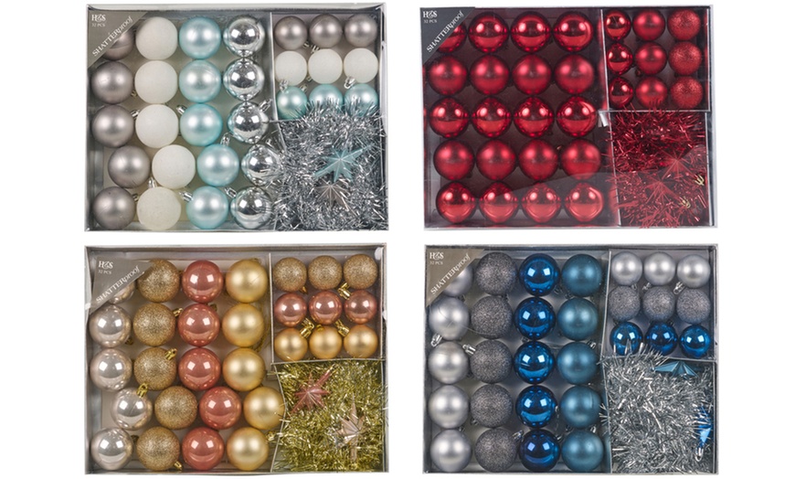 Image 1: 32-Piece Bauble Collection
