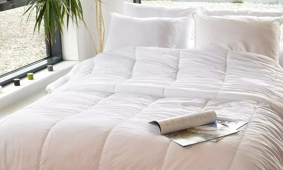 DODO - Couette Légère Arizona 220x240 cm - Convient 1-2 Personnes - Ultra Douce et Gonflant - Tissu 100% Polyester - Garnissage Synthétique 100% Polyester Fibre Volupt'Air - Lavable en Machine à 40°C
