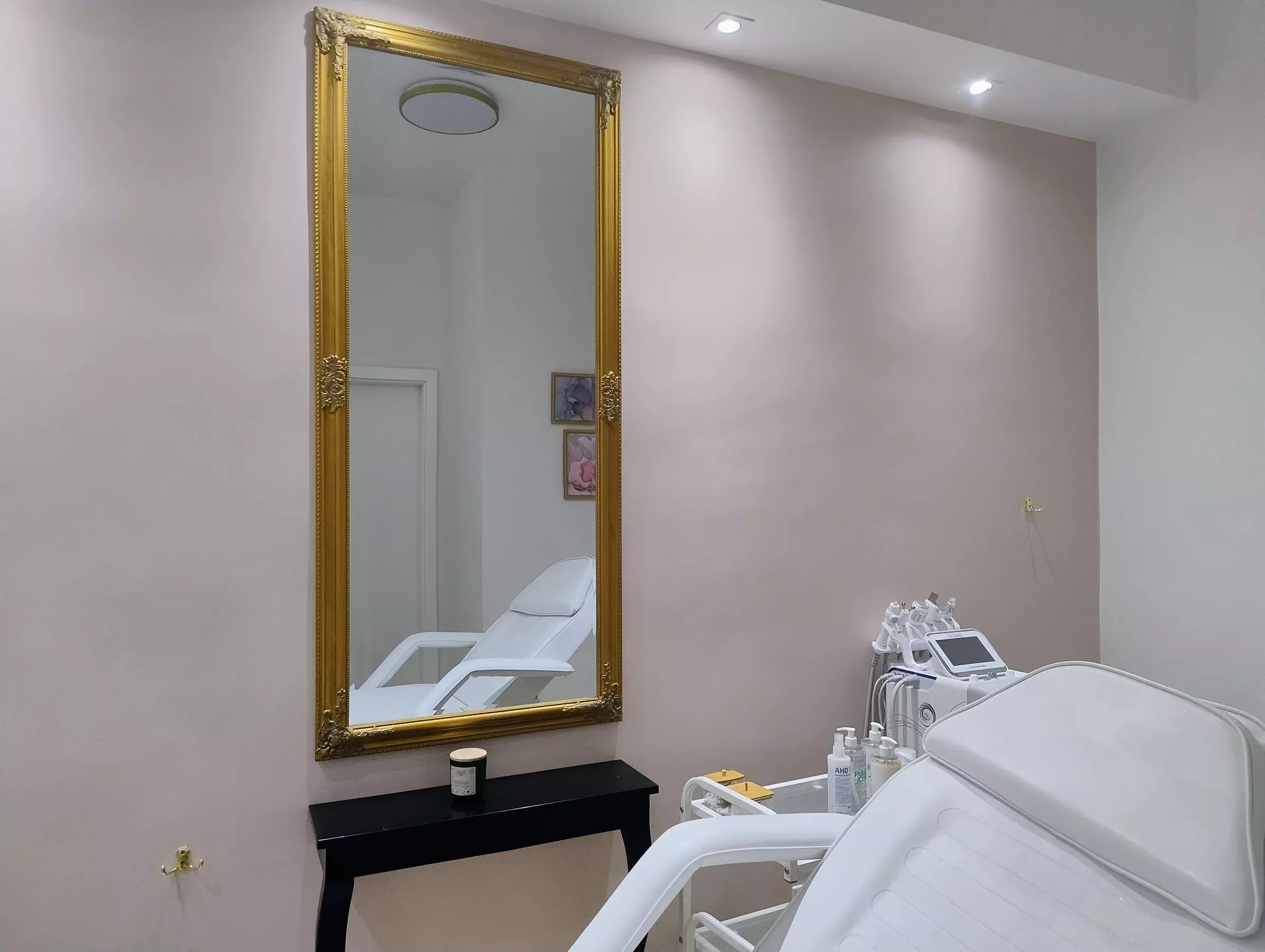 Masaż relaksacyjny twarzy, szyi i dekoltu z opcjonalną maską