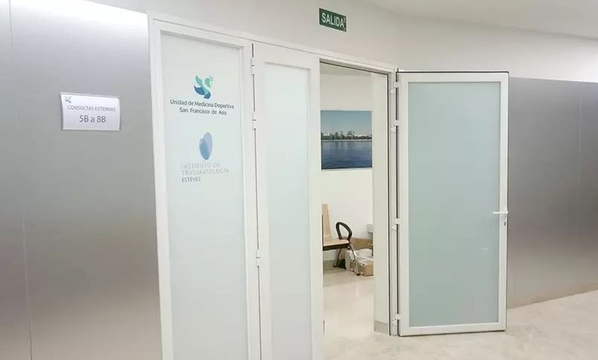 Image 3: Camina hacia la comodidad con este estudio biomecánico con plantillas