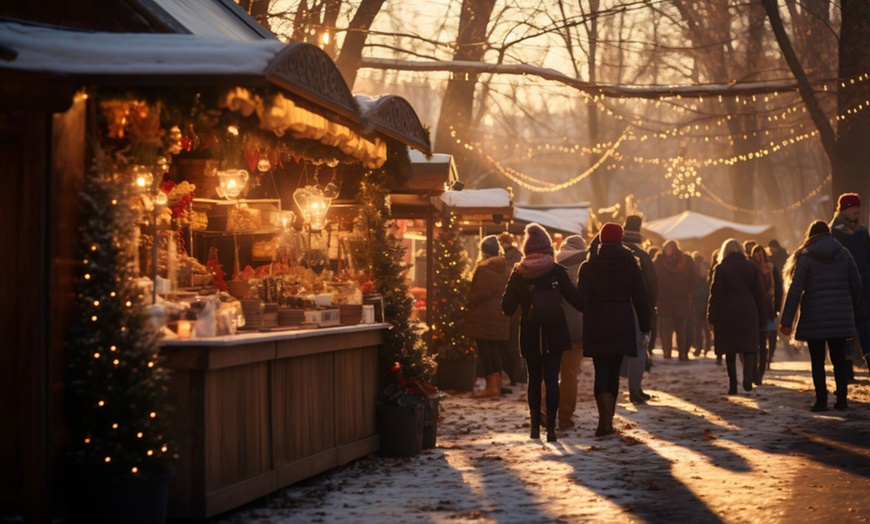 Image 1: 2 Std. Weihnachtsschatzsuche in einer Stadt nach Wahl für 2-6 Personen