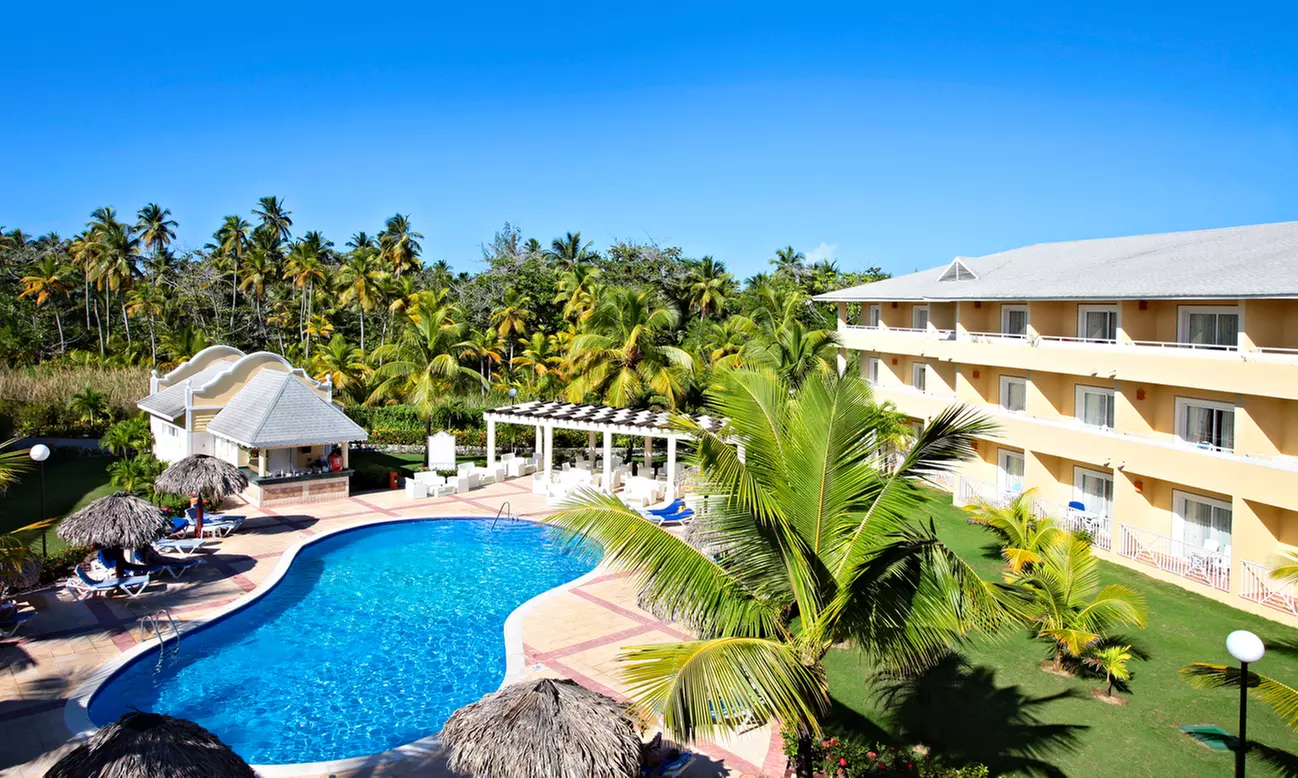 ✈ 4- or 6-Night All-Inclusive Cancún Bay Resort. Price is per Person, Based on Two Guests per Room. - Primary Image