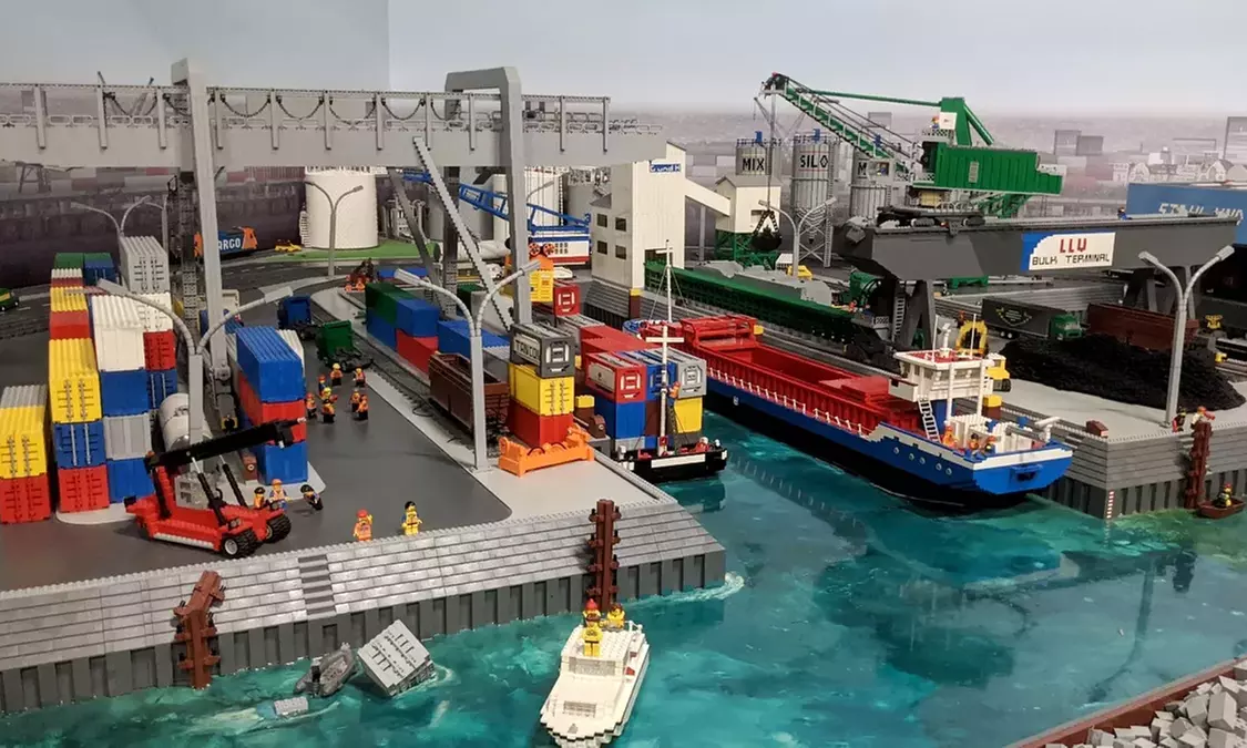 Oberhausen: Doppel- od. Dreibettzimmer für 2-3 Pers. + Frühstück im Hotel Zum Eisenhammer + Tickets: LegoLand & SeaLife - Primary Image