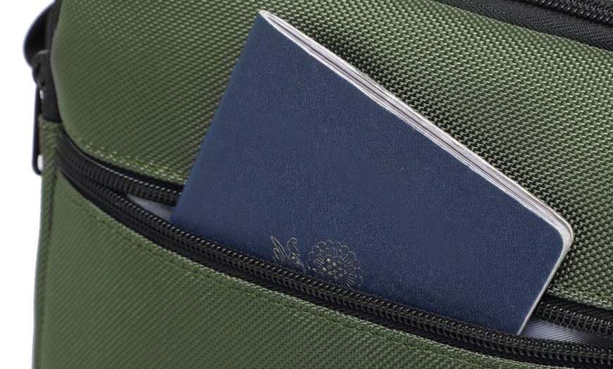 Image 11: Bolso bandolera resistente con múltiples bolsillos
