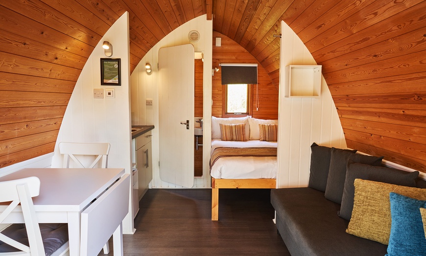 Image 5: Forest of Dean: Glamping Megapod for Four