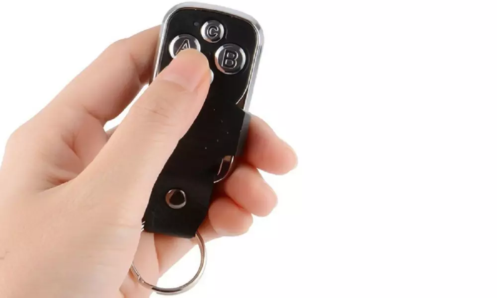 Jusqu'à 10 télécommandes universelles 433.92 Mhz pour portail, lumière, alarme et porte de garage - Primary Image