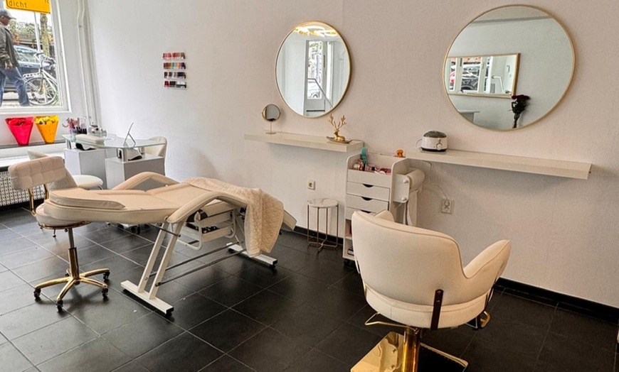 Image 5: Luxe mani- of pedicure inclusief gellak in hartje Rotterdam