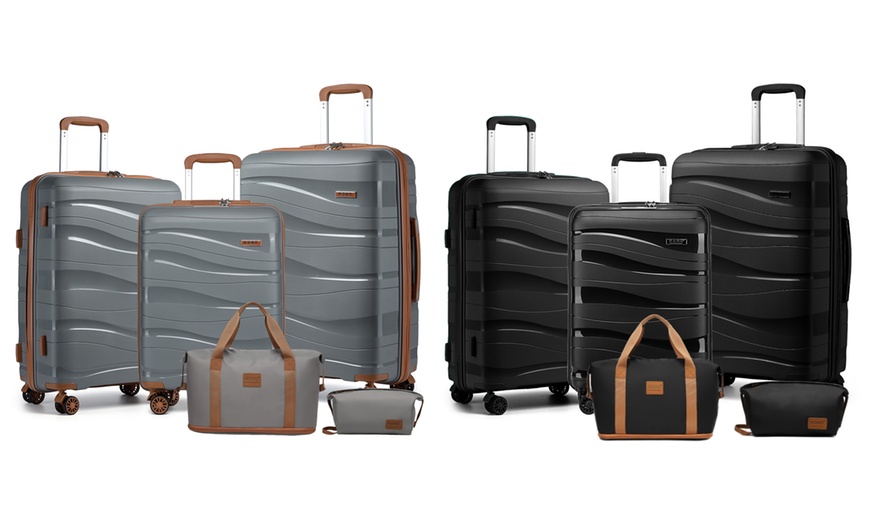 Image 1: Set de tres maletas con bolso y neceser incluido