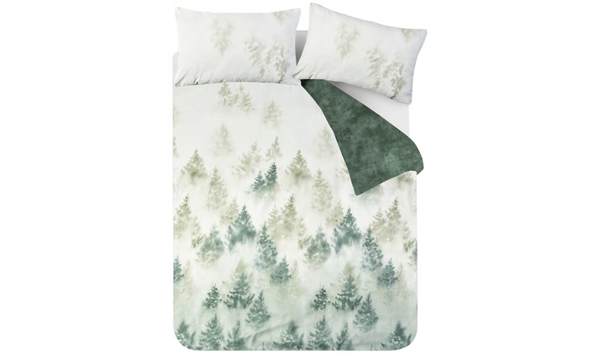 Image 10: Super Soft Reversible Misty Forest Duvet Set 